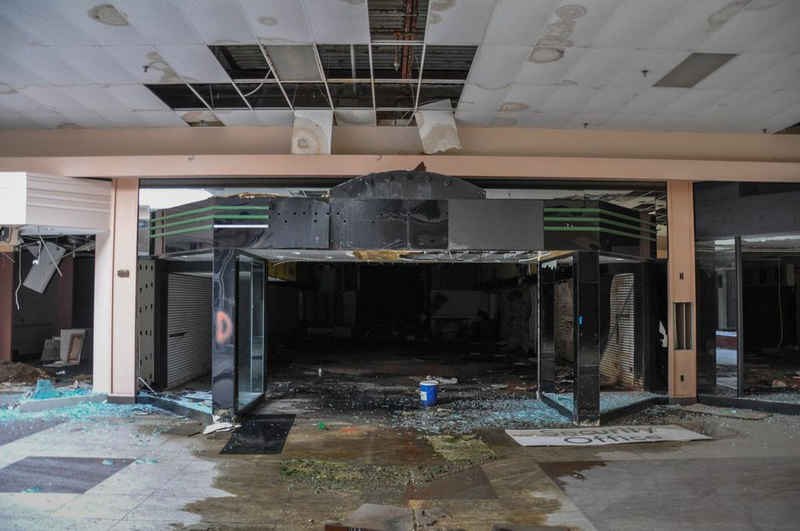 Illustration for article titled This Abandoned Wasteland Was Once America's Largest Mall